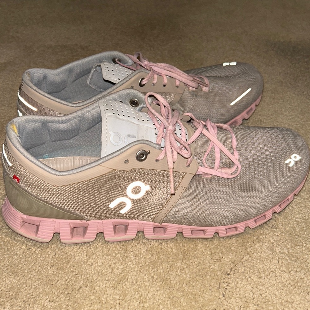 Pink and Sand color ONCLOUDS!! 🔥🔥🔥